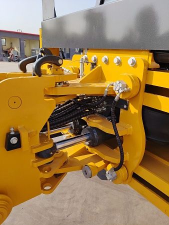  Экскаватор-погрузчик HYPER H695F арт. 10000018 низкие цены 